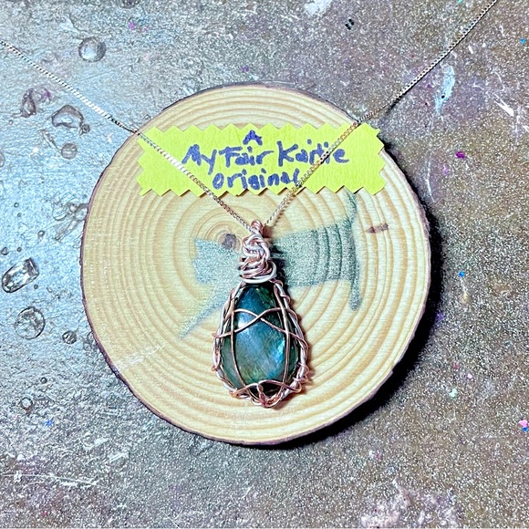 Mesmerizing Mixed Metal Rainbow Labradorite Necklace - Picture 11 of 12